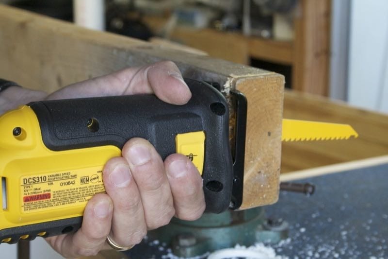 DeWalt DCS310S1 cutting 2x4