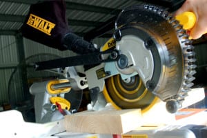 DeWalt 20V Max Miter Saw cordless tool technology