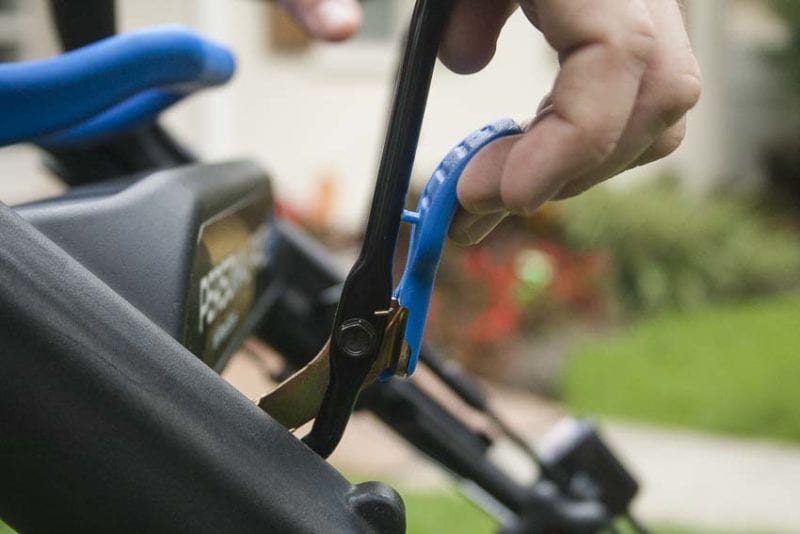 blade control lock