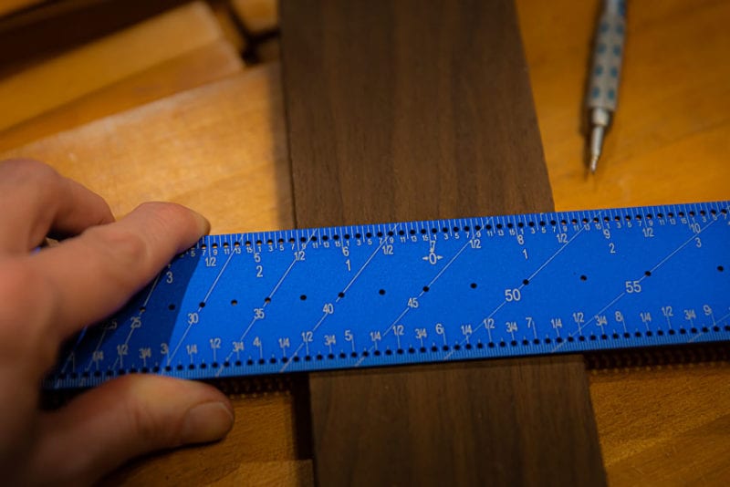 Center finding ruler for measuring 