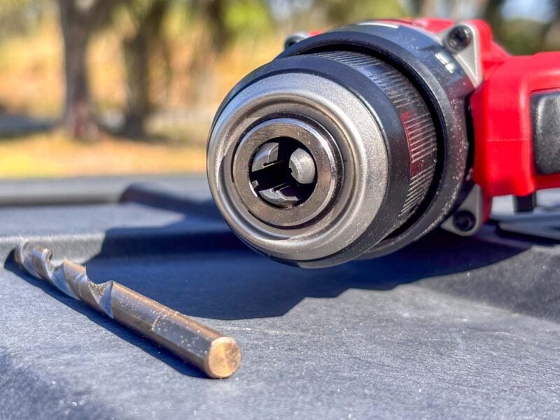 How to Use a Keyless Drill Chuck