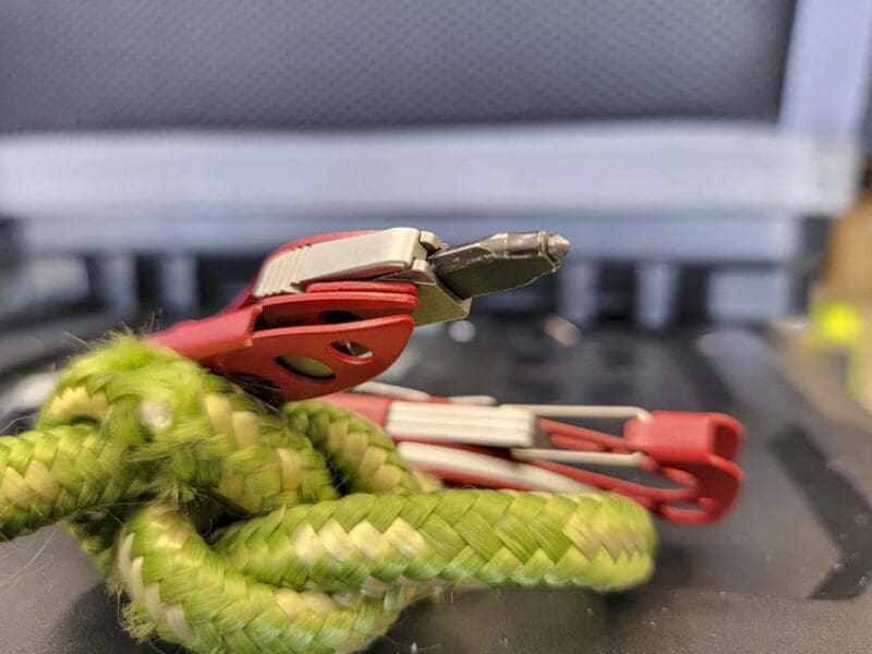 Glass breaker