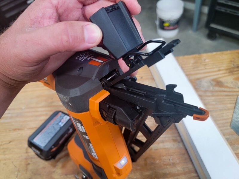 Ridgid 18V Angled Finish Nailer 