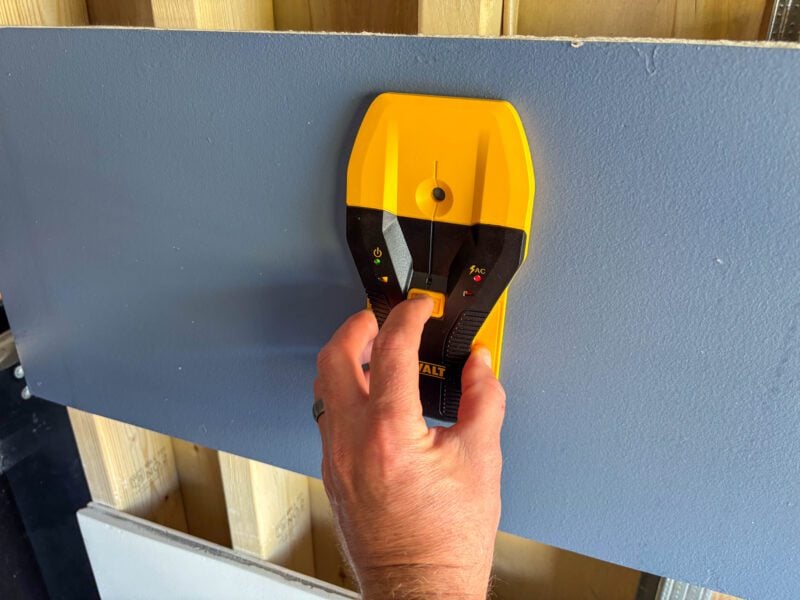 DeWalt DW0150 Stud Finder 08
