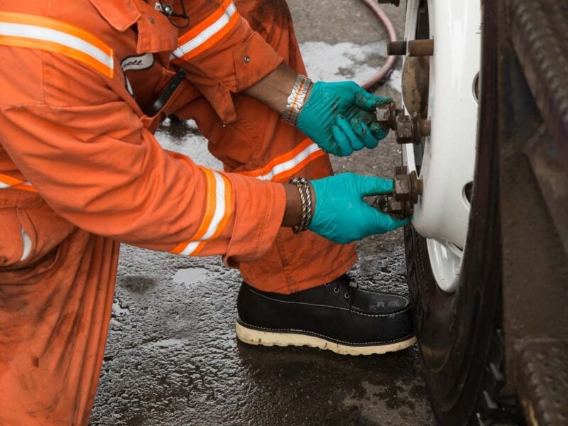 Heavy-Duty Tire Change