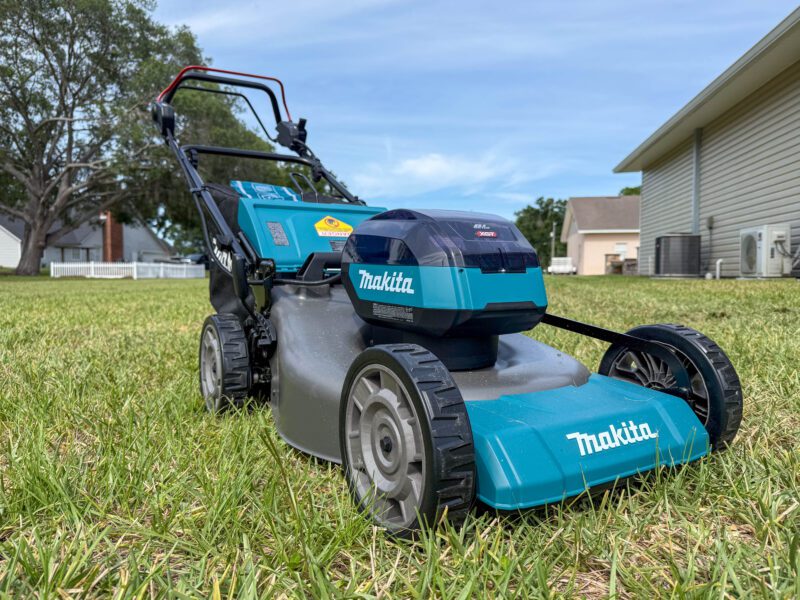 Makita 40V Commercial Lawn Mower Profile