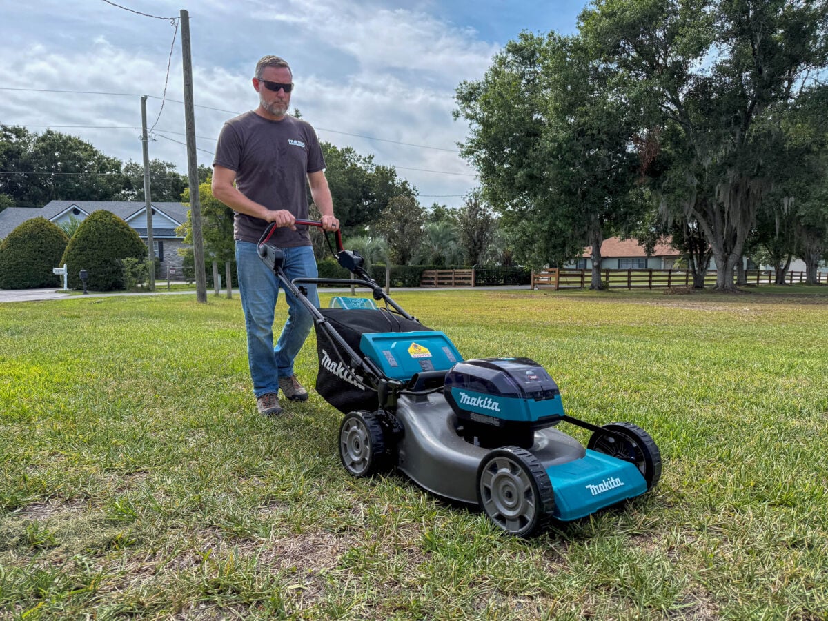 Makita 40V max XGT Lawn Mower GML01